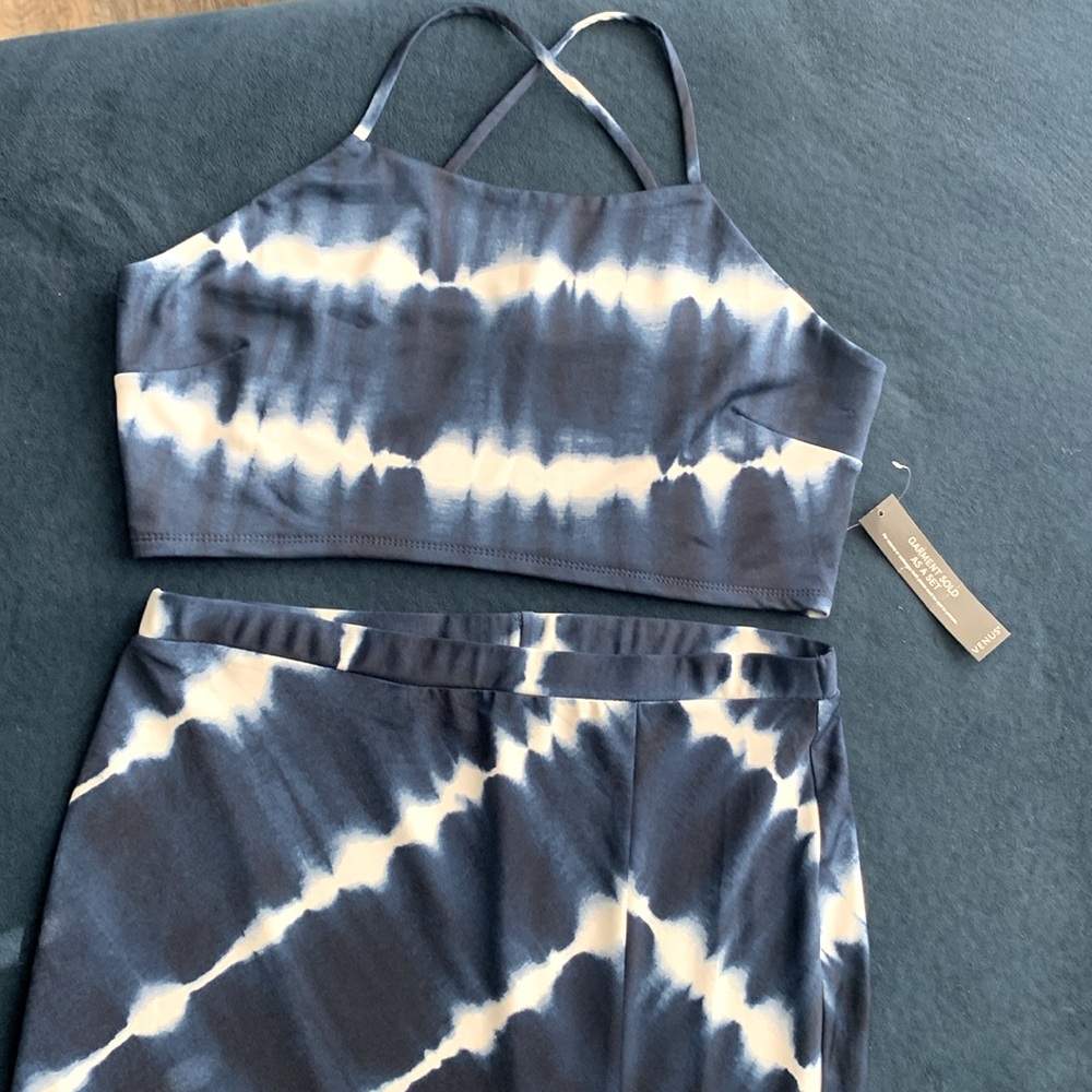 NWT  Venus  Women’s 2 piece skirt & top set
Size Medium